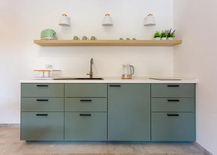 633 Appia Design 4*